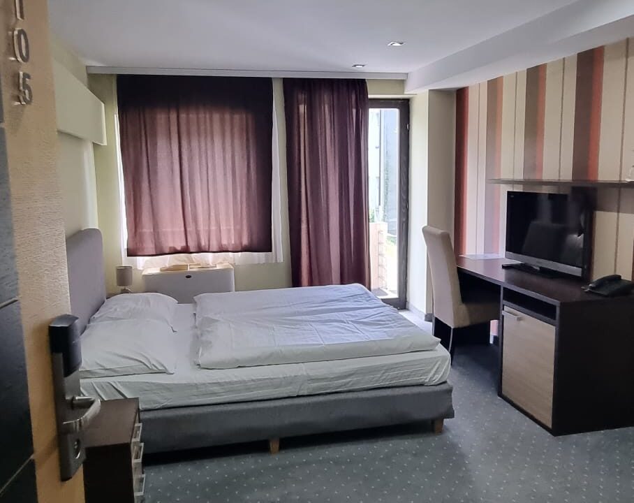 derventa hotel 14